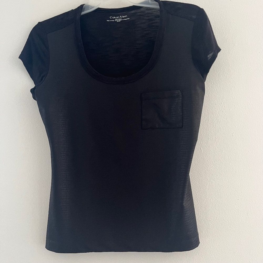 Calvin Klein women Top Shorts sleeve Size Medium